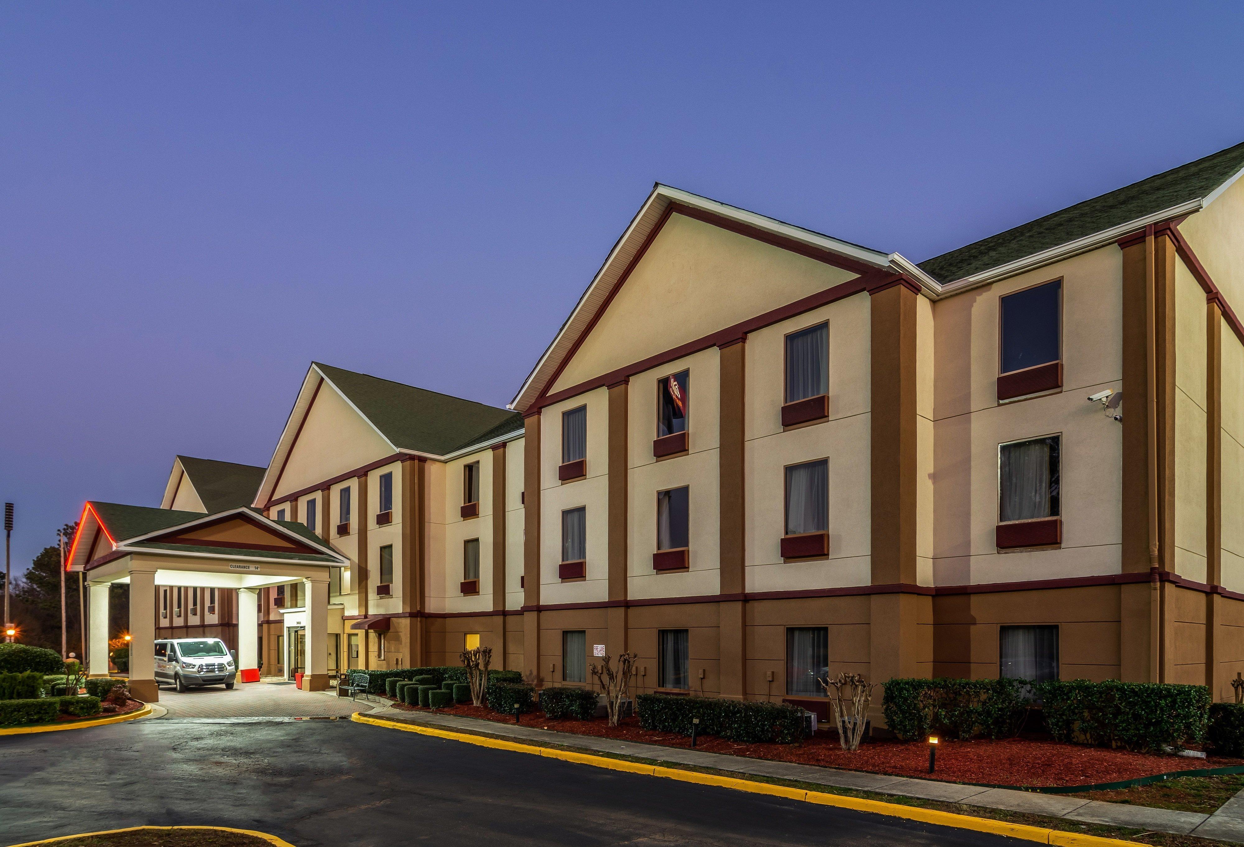 Red Roof Plus+ & Suites Atlanta Airport South Exterior photo