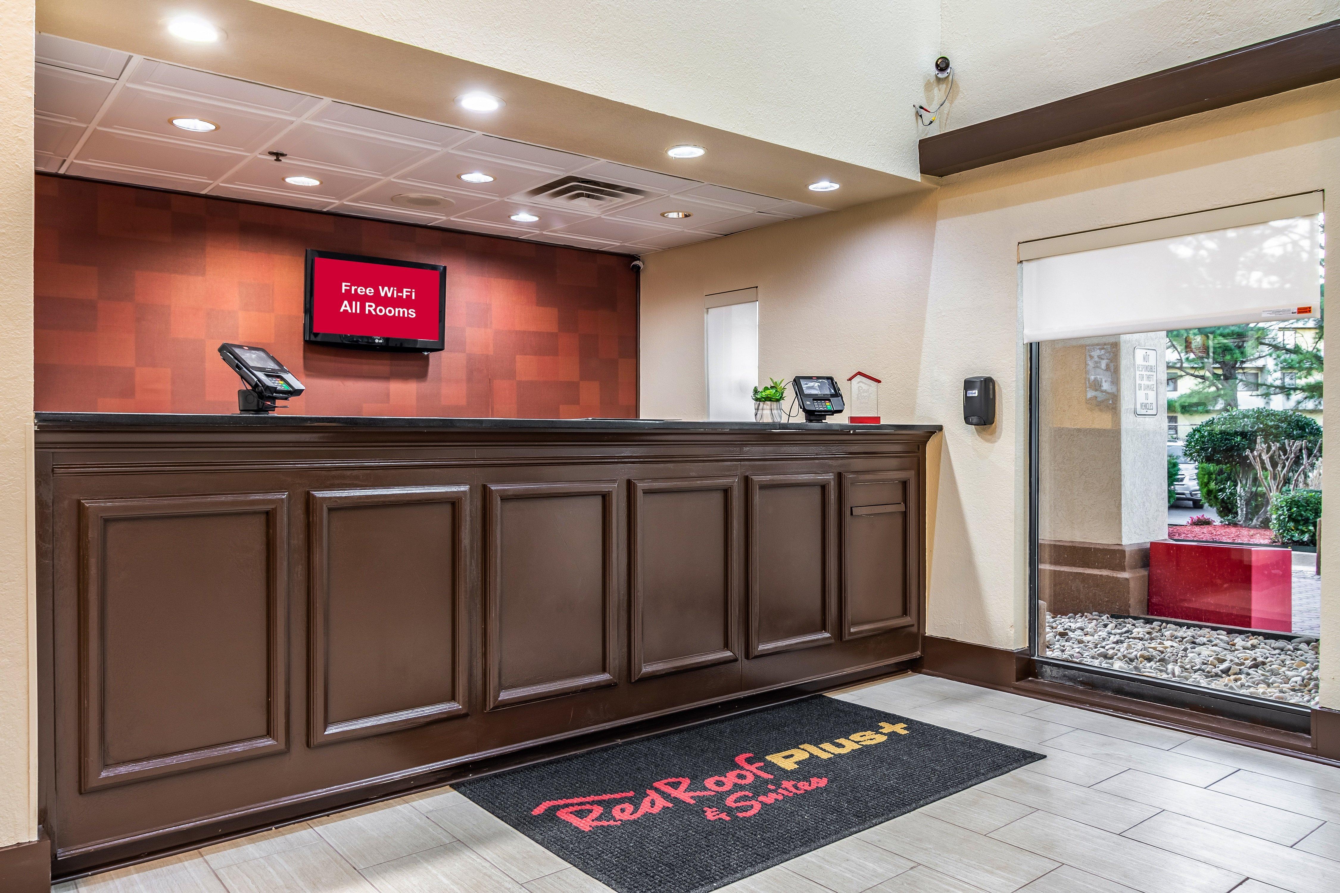 Red Roof Plus+ & Suites Atlanta Airport South Exterior photo