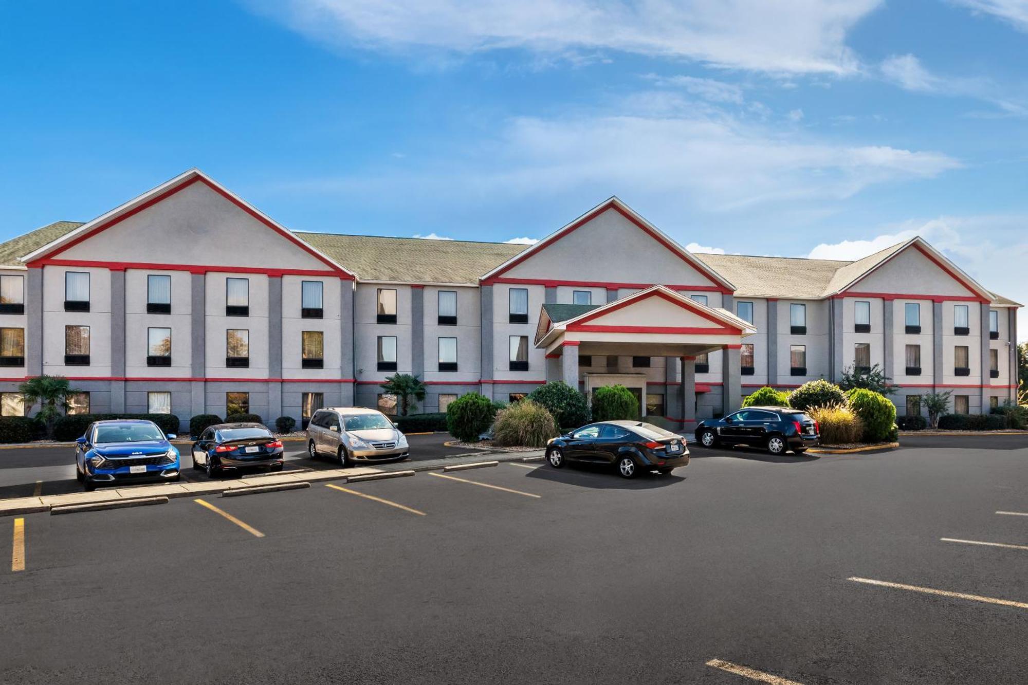 Red Roof Plus+ & Suites Atlanta Airport South Exterior photo