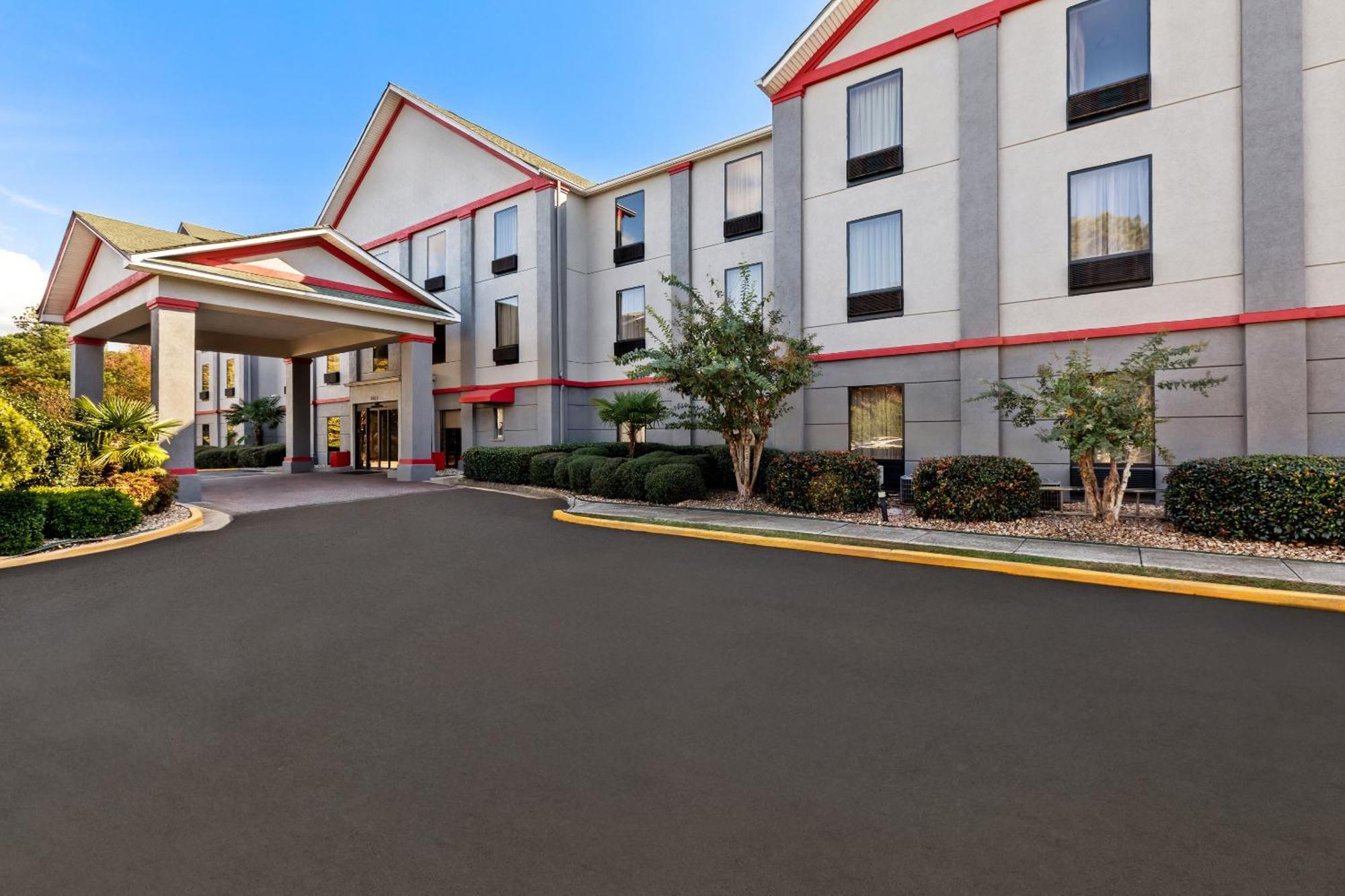 Red Roof Plus+ & Suites Atlanta Airport South Exterior photo